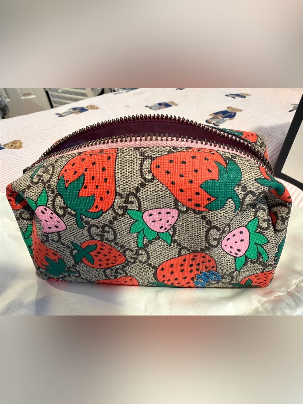 Gucci Strawberry GG Supreme Canvas Cosmetic Pouch ๐ ๐ - Picture 5 of 14